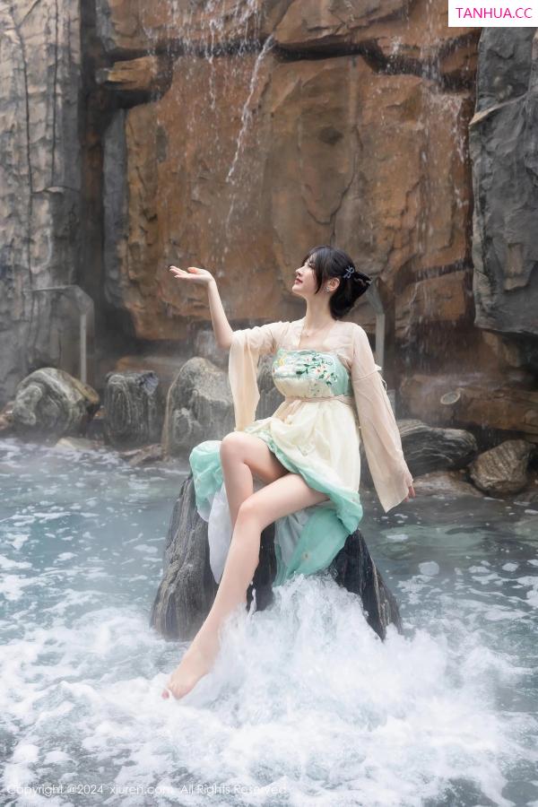 陈诗诗 诗诗 [XiuRen]高清写真图 2024.02.22 No.8128 诗诗kiki 性感美臀第5张图片